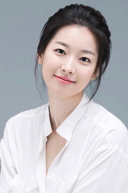 Lee Shi-a - Actor Profile Photo