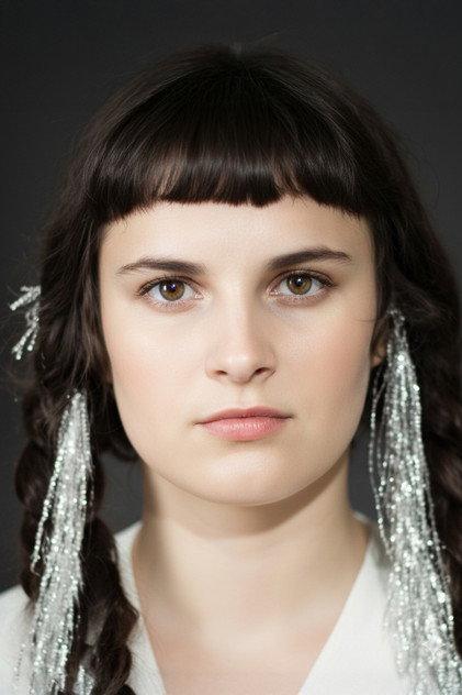 Ruth Elizabeth - Actor Profile Photo