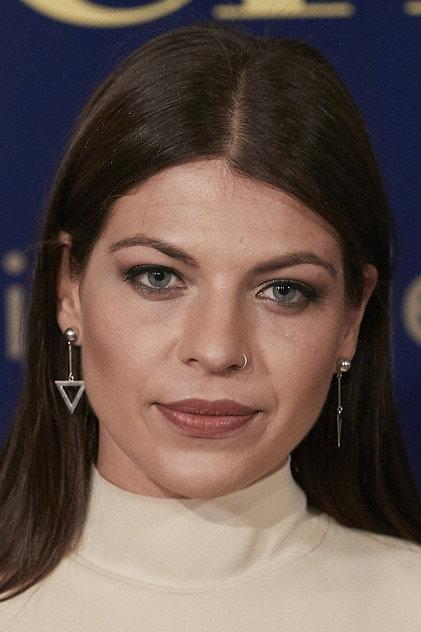 Thaïs Blume - Actor Profile Photo