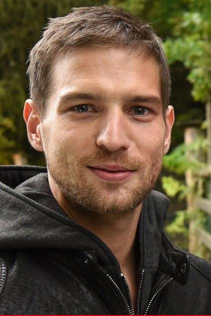 Robert Finster - Actor Profile Photo
