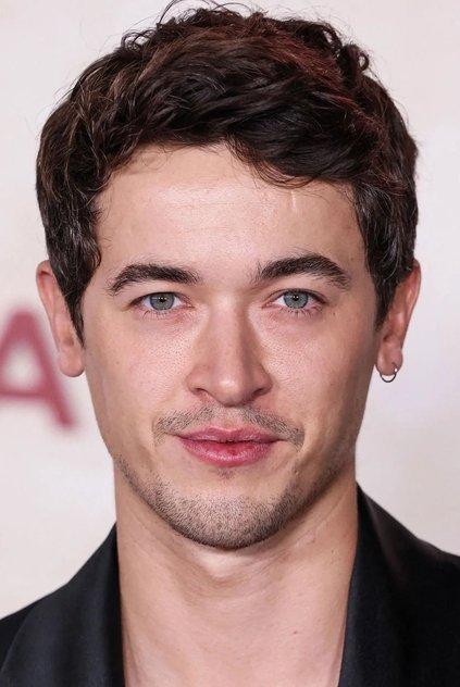 Tom Blyth - Actor Profile Photo
