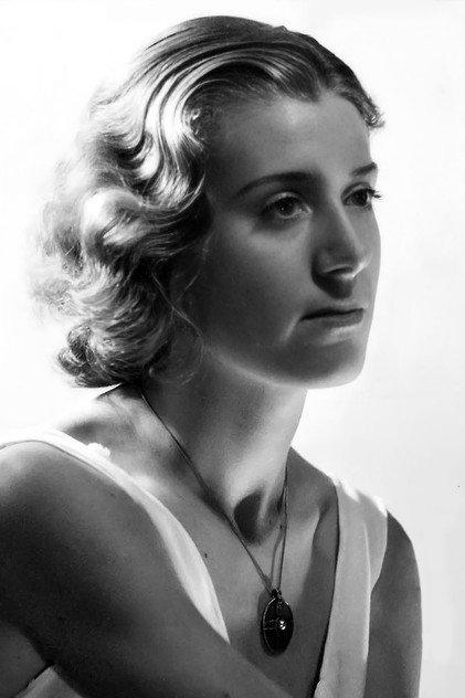 Assia Granatouroff - Actor Profile Photo