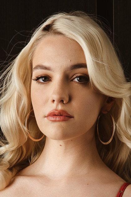 Kenna James - Actor Profile Photo