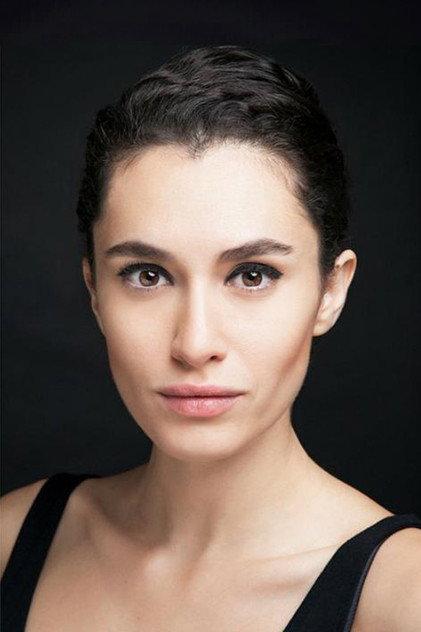 Hande Doğandemir - Actor Profile Photo