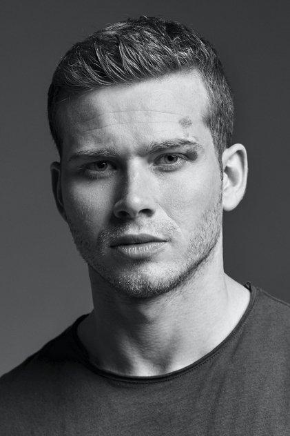 Oliver Stark - Actor Profile Photo