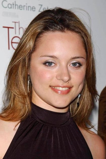 Zoë Tapper - Actor Profile Photo