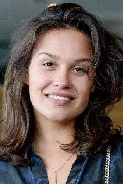 Holly Mae Brood - Actor Profile Photo