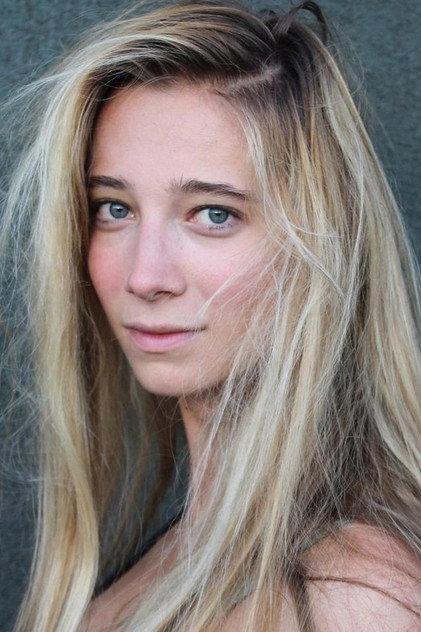 Zoé Schellenberg - Actor Profile Photo