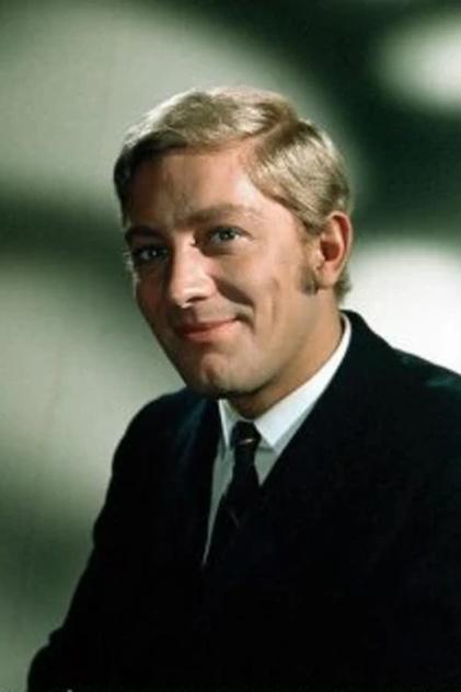 Drewe Henley - Actor Profile Photo