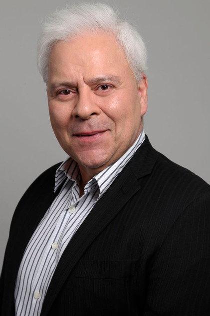 Oscar Simch - Actor Profile Photo