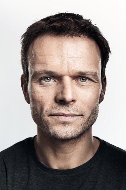 Alec Newman - Actor Profile Photo