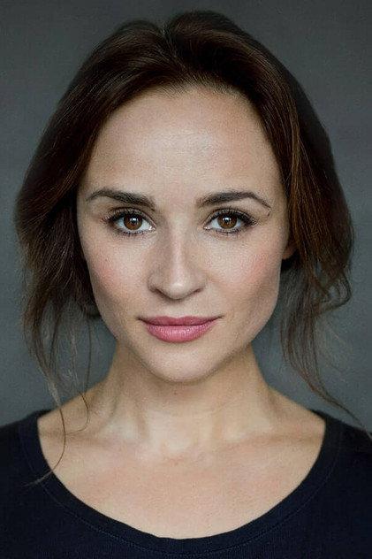 Emma Pierson - Actor Profile Photo