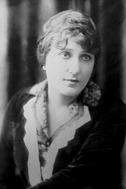 Léontine Massart - Actor Profile Photo