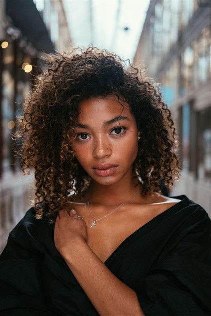 Manon Bresch - Actor Profile Photo
