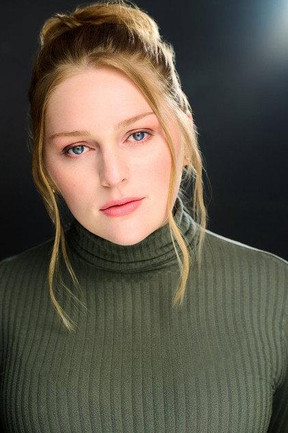 Julia Linger - Actor Profile Photo