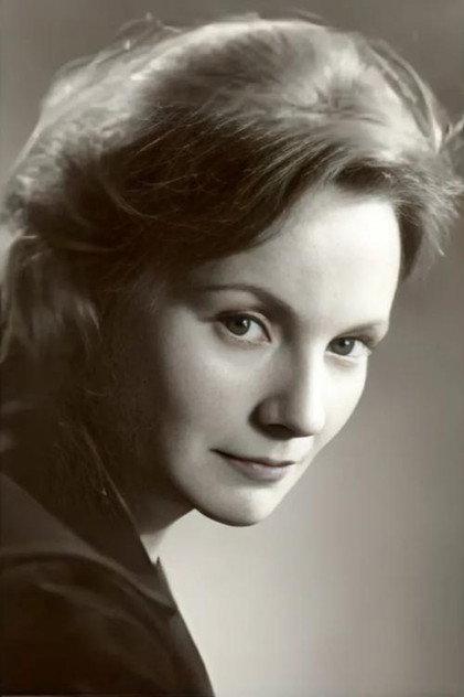 Dilys Hamlett - Actor Profile Photo