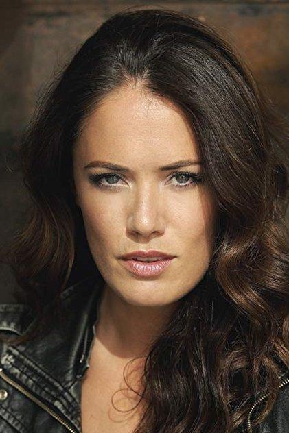Sarah Armstrong - Actor Profile Photo