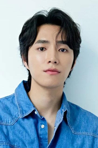 Hwang Hwi - Actor Profile Photo