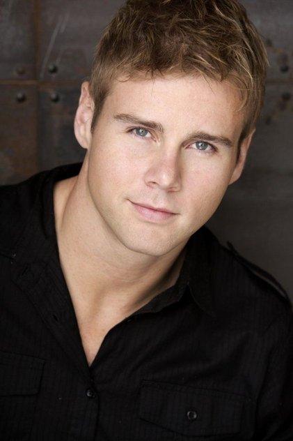 Aaron Hill - Actor Profile Photo