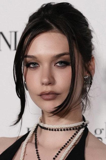 Amanda Steele - Actor Profile Photo