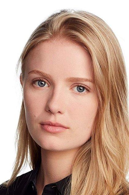 Hadley Robinson - Actor Profile Photo
