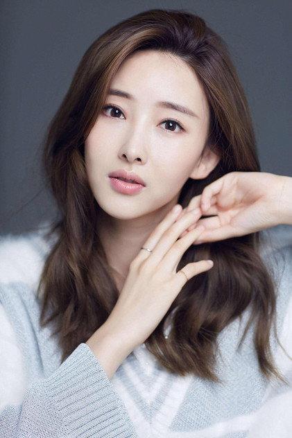 Hu Dandan - Actor Profile Photo