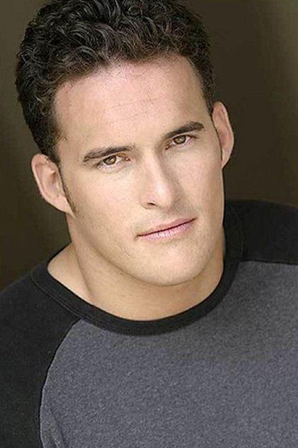 Erik Audé - Actor Profile Photo