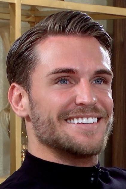Thomas Courtney - Actor Profile Photo