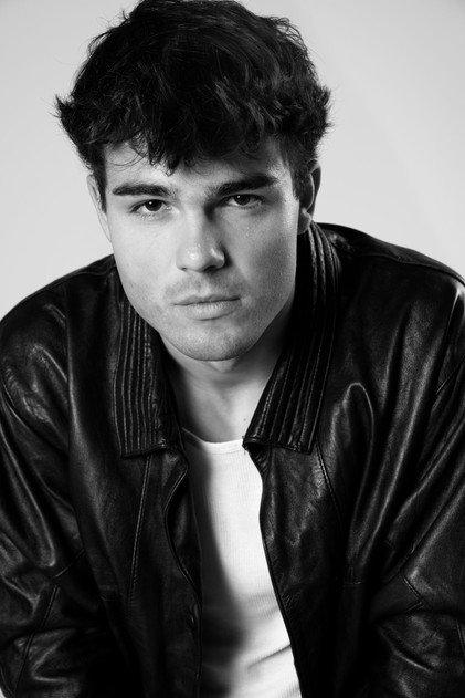 Ander Martínez - Actor Profile Photo