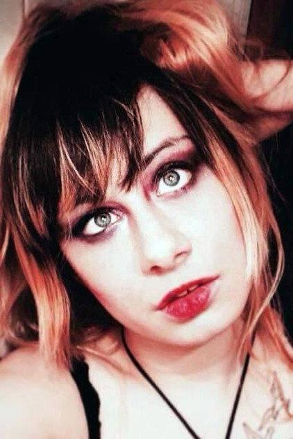 Amanda Flowers - Actor Profile Photo