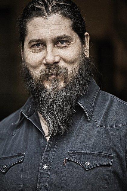 Kalle Hennie - Actor Profile Photo