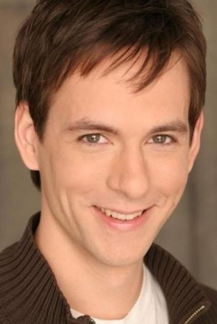 Max Elliott Slade - Actor Profile Photo