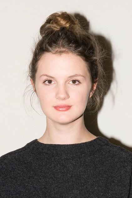 Alina Stiegler - Actor Profile Photo