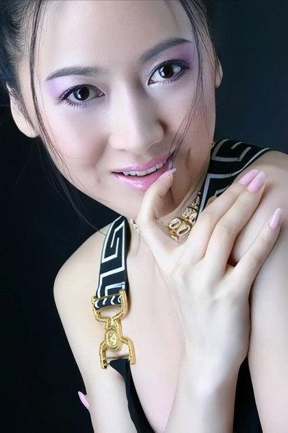 Qingzi Fang - Actor Profile Photo