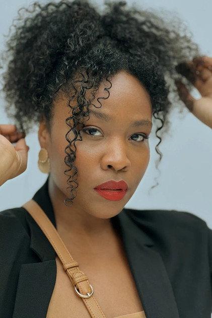 Ariane Souza - Actor Profile Photo