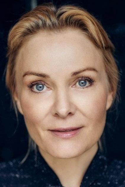 Evi Meinardus - Actor Profile Photo