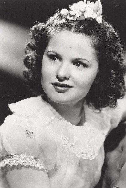 Leni Lynn - Actor Profile Photo