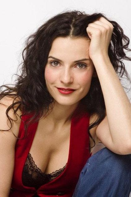 Thais Curiá - Actor Profile Photo