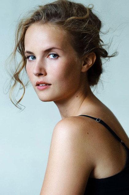 Annika Schrumpf - Actor Profile Photo