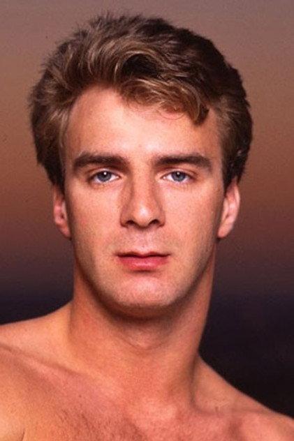 Cole Carpenter - Actor Profile Photo