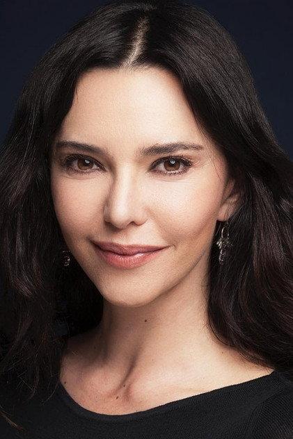 Hande Ataizi - Actor Profile Photo