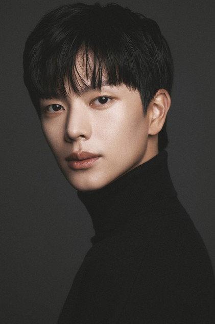 Yook Sung-jae - Actor Profile Photo