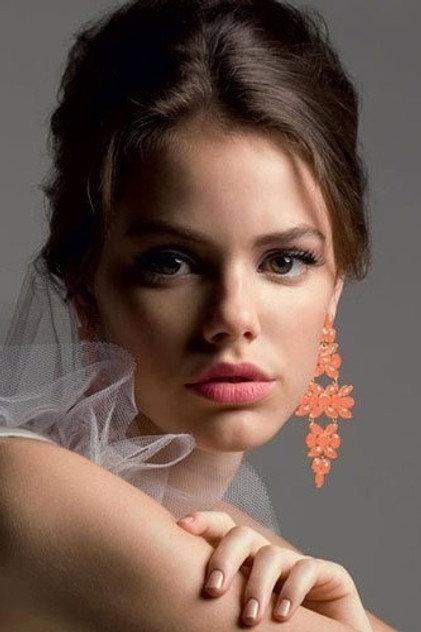Laura Neiva - Actor Profile Photo