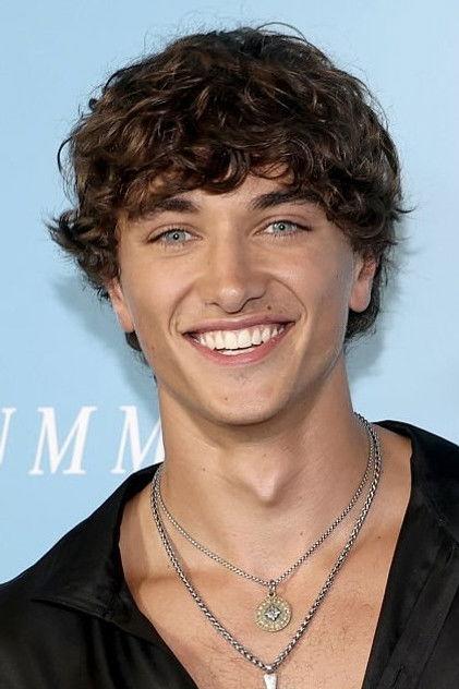 Gavin Casalegno - Actor Profile Photo