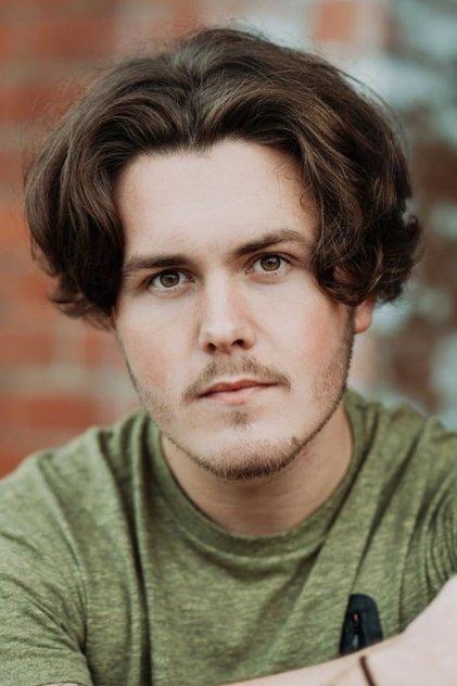 Gavin Lee Lewis - Actor Profile Photo