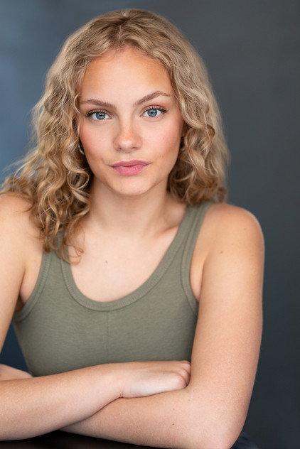 Lauren Viau - Actor Profile Photo