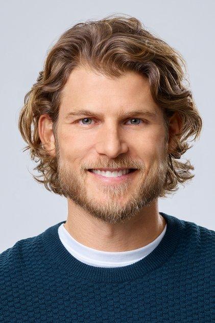 Travis Van Winkle - Actor Profile Photo