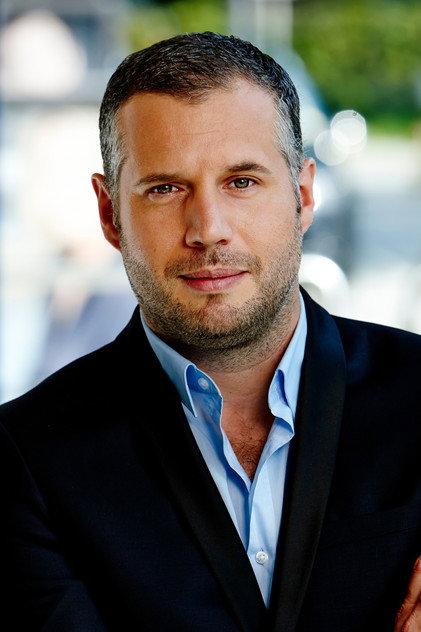 Tijl Beckand - Actor Profile Photo