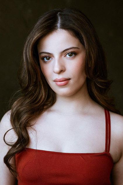 Victoria Tomazelli - Actor Profile Photo