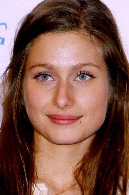 Nina Ambard - Actor Profile Photo